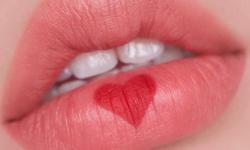 7 dấu hiệu của đôi môi nói lên sức khỏe của bạn
